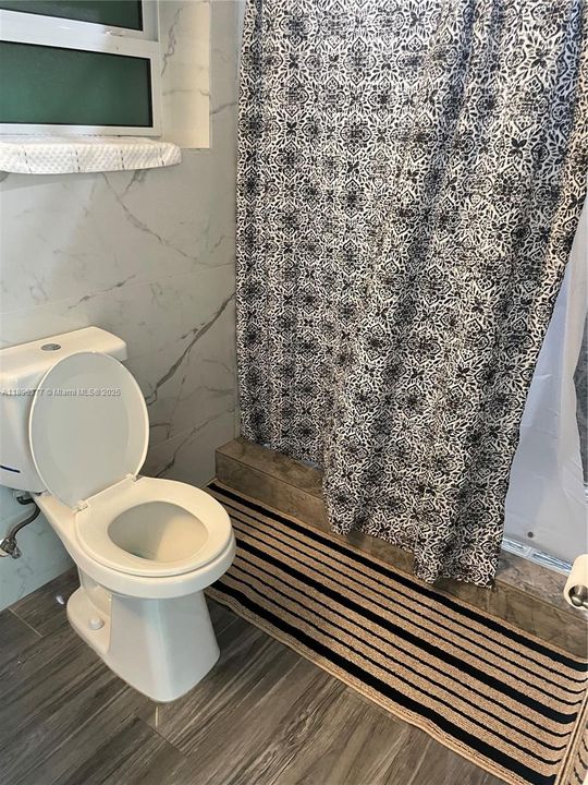 En Renta: $1,500 (0 camas, 1 baños, 1321 Pies cuadrados)