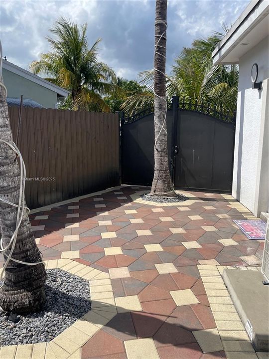 En Renta: $1,500 (0 camas, 1 baños, 1321 Pies cuadrados)