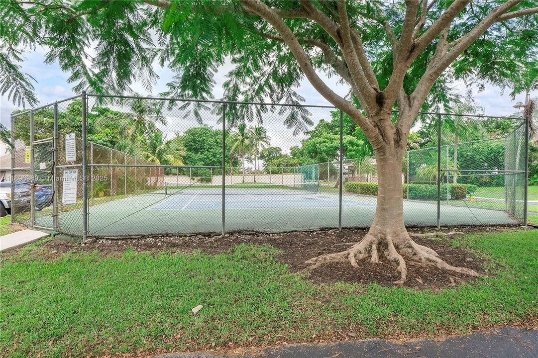 Недавно продано: $299,990 (2 спален, 2 ванн, 1415 Квадратных фут)