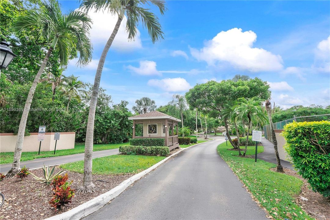 Недавно продано: $299,990 (2 спален, 2 ванн, 1415 Квадратных фут)