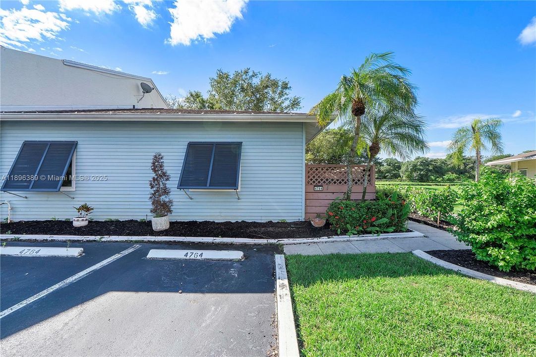 Недавно продано: $299,990 (2 спален, 2 ванн, 1415 Квадратных фут)