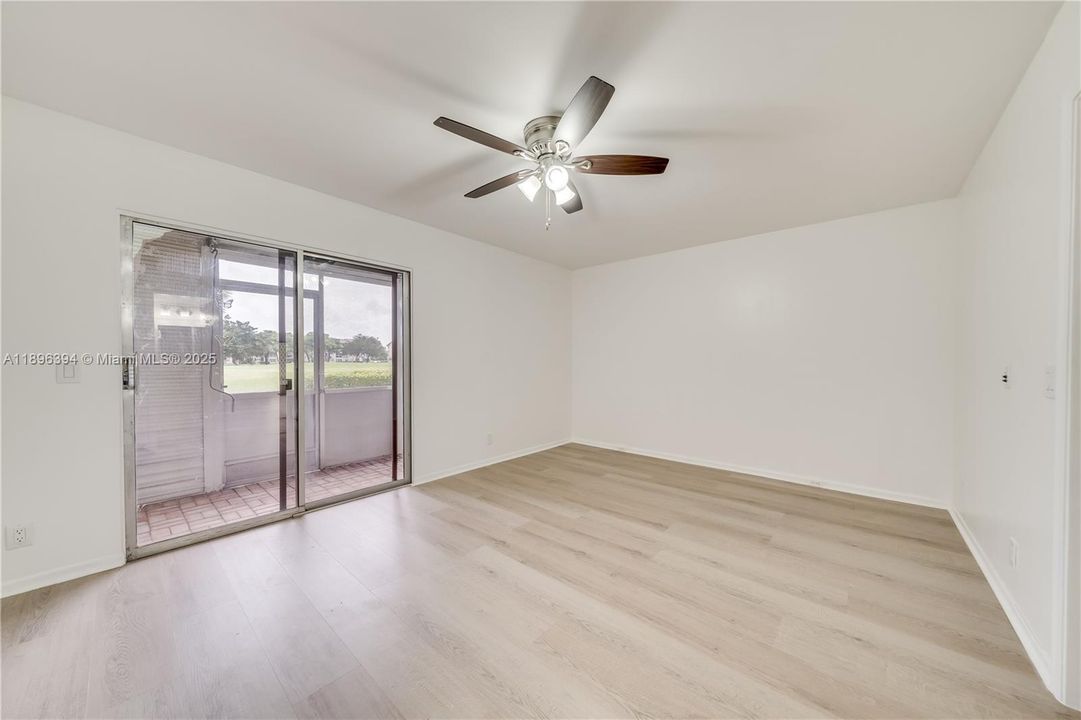 Active With Contract: $1,650 (1 beds, 1 baths, 811 Square Feet)