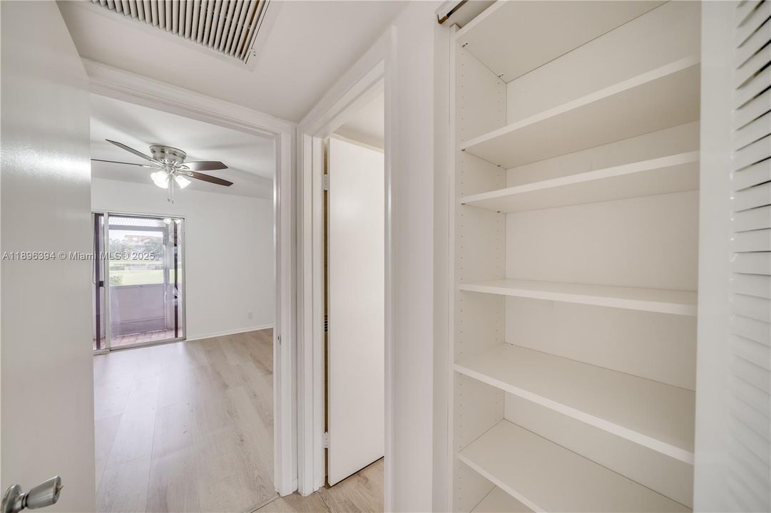 Active With Contract: $1,650 (1 beds, 1 baths, 811 Square Feet)