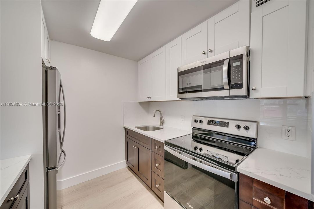 Active With Contract: $1,650 (1 beds, 1 baths, 811 Square Feet)
