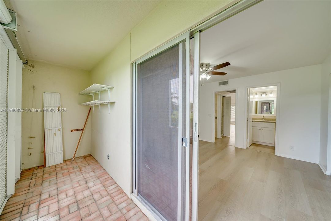 Active With Contract: $1,650 (1 beds, 1 baths, 811 Square Feet)