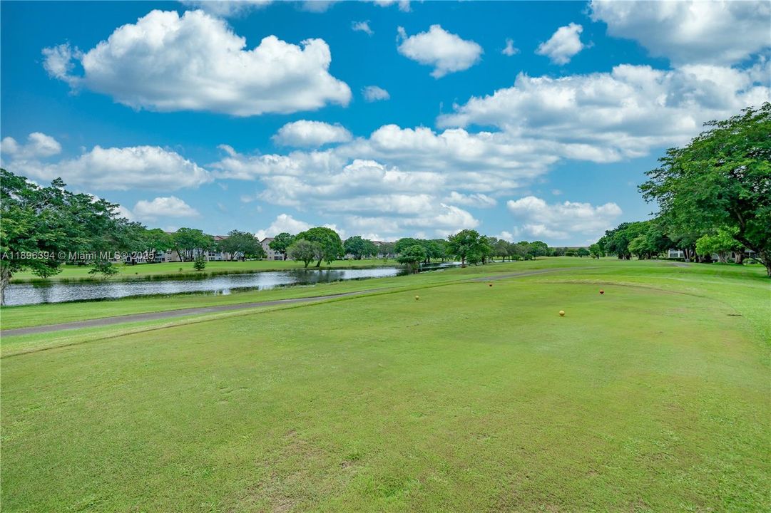 Active With Contract: $1,650 (1 beds, 1 baths, 811 Square Feet)