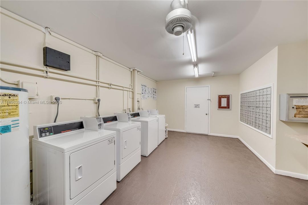 Active With Contract: $1,650 (1 beds, 1 baths, 811 Square Feet)