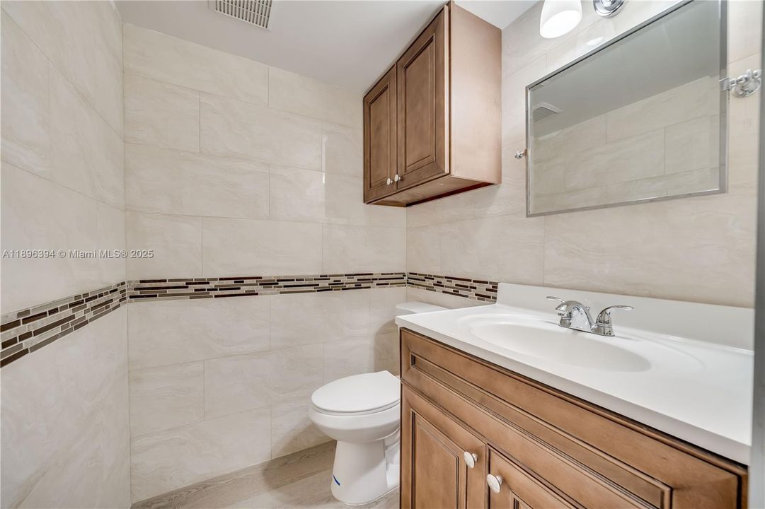Active With Contract: $1,650 (1 beds, 1 baths, 811 Square Feet)