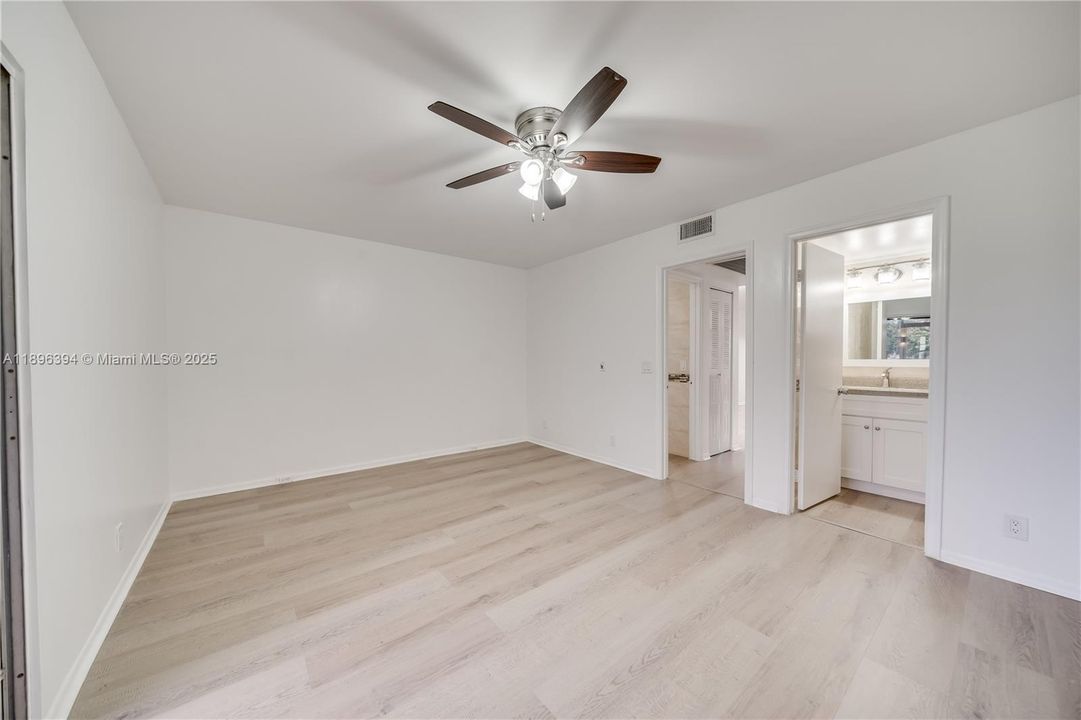 Active With Contract: $1,650 (1 beds, 1 baths, 811 Square Feet)
