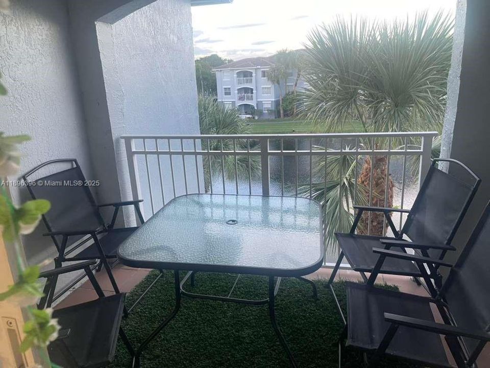 For Rent: $2,300 (2 beds, 2 baths, 1000 Square Feet)