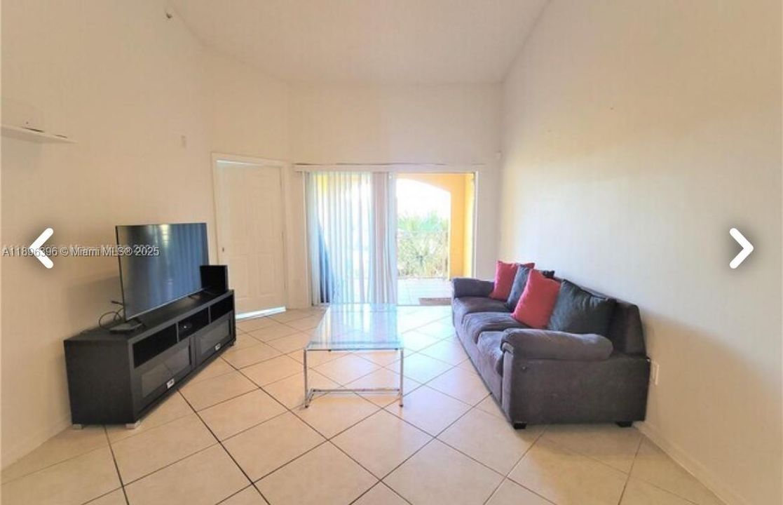 For Rent: $2,300 (2 beds, 2 baths, 1000 Square Feet)