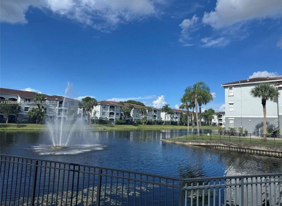 For Rent: $2,300 (2 beds, 2 baths, 1000 Square Feet)