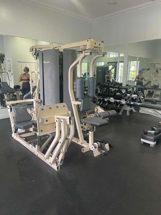 For Rent: $2,300 (2 beds, 2 baths, 1000 Square Feet)