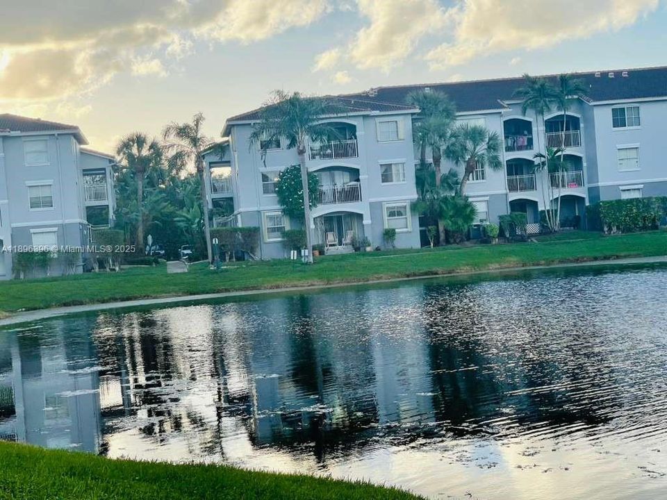 For Rent: $2,300 (2 beds, 2 baths, 1000 Square Feet)