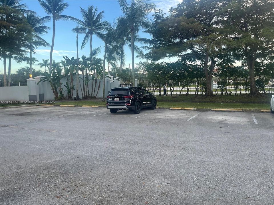 For Rent: $2,300 (2 beds, 2 baths, 1000 Square Feet)