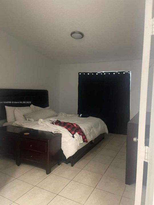 For Rent: $2,300 (2 beds, 2 baths, 1000 Square Feet)