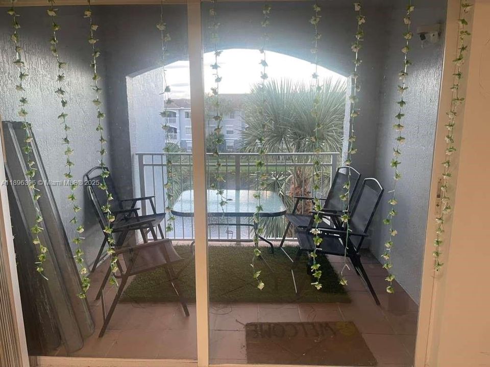 For Rent: $2,300 (2 beds, 2 baths, 1000 Square Feet)