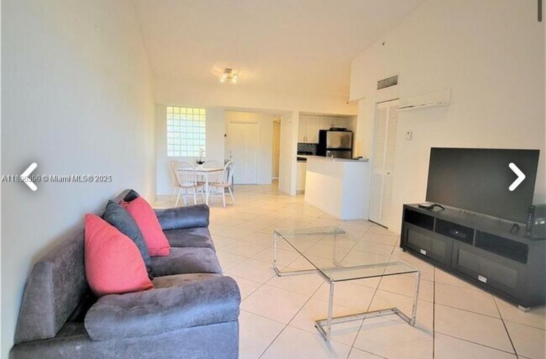 For Rent: $2,300 (2 beds, 2 baths, 1000 Square Feet)