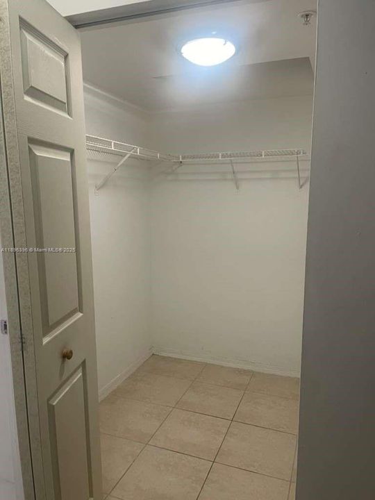 For Rent: $2,300 (2 beds, 2 baths, 1000 Square Feet)