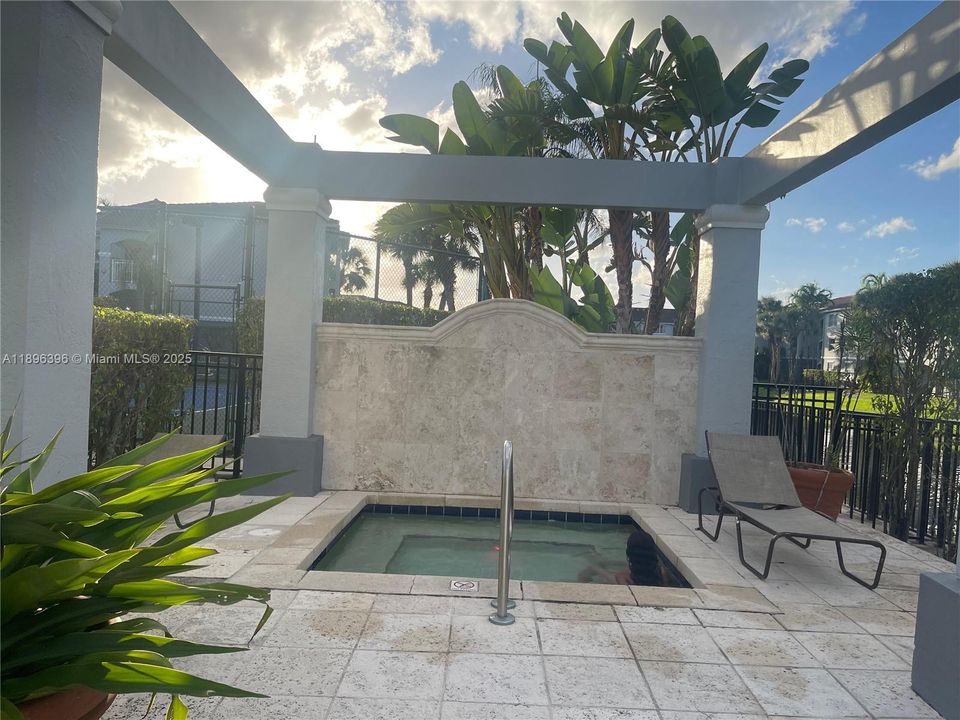 For Rent: $2,300 (2 beds, 2 baths, 1000 Square Feet)