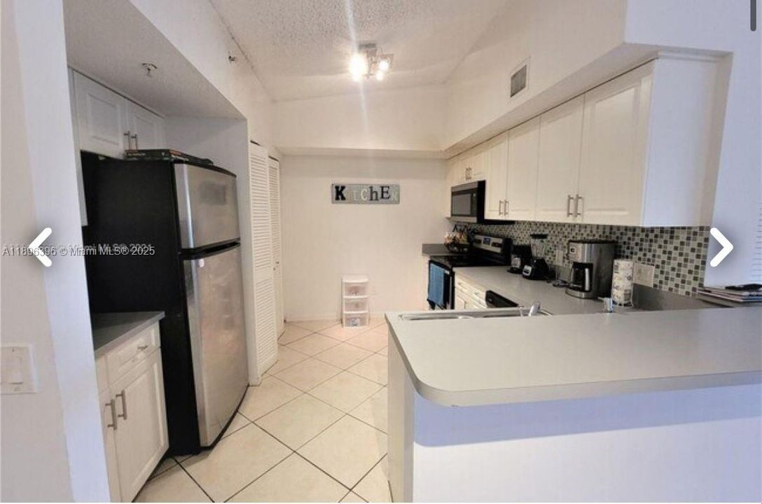 For Rent: $2,300 (2 beds, 2 baths, 1000 Square Feet)