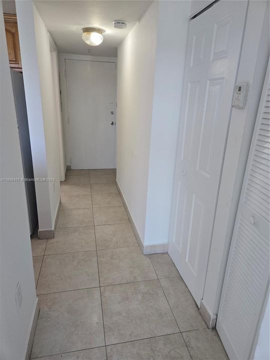 合同活跃: $2,000 (2 贝兹, 2 浴室, 780 平方英尺)