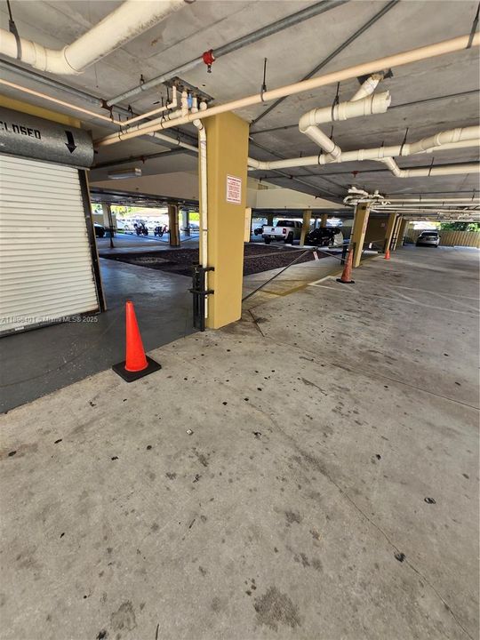 合同活跃: $2,000 (2 贝兹, 2 浴室, 780 平方英尺)