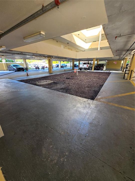 合同活跃: $2,000 (2 贝兹, 2 浴室, 780 平方英尺)