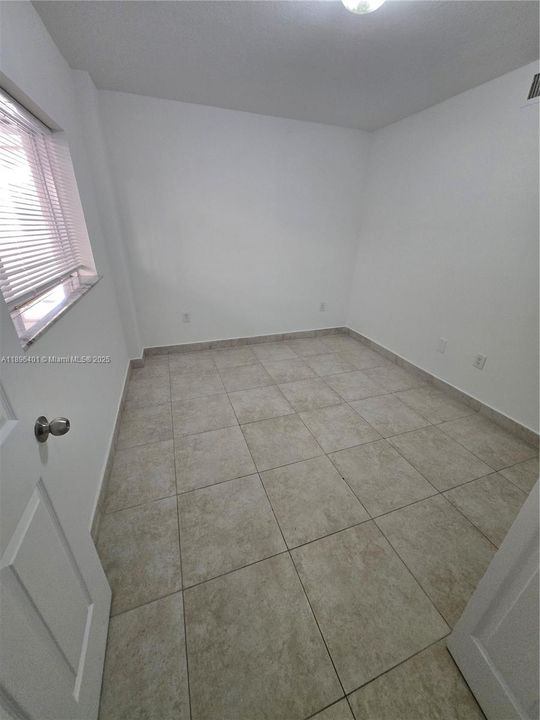 合同活跃: $2,000 (2 贝兹, 2 浴室, 780 平方英尺)