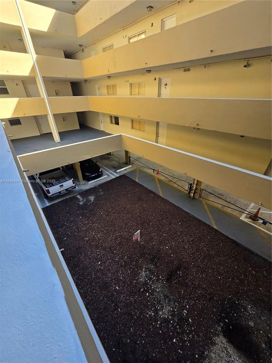 合同活跃: $2,000 (2 贝兹, 2 浴室, 780 平方英尺)