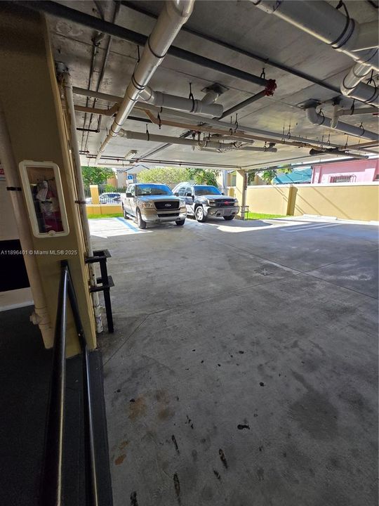 合同活跃: $2,000 (2 贝兹, 2 浴室, 780 平方英尺)