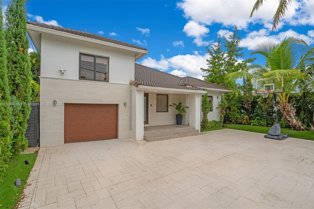 For Sale: $2,395,000 (4 beds, 3 baths, 1761 Square Feet)