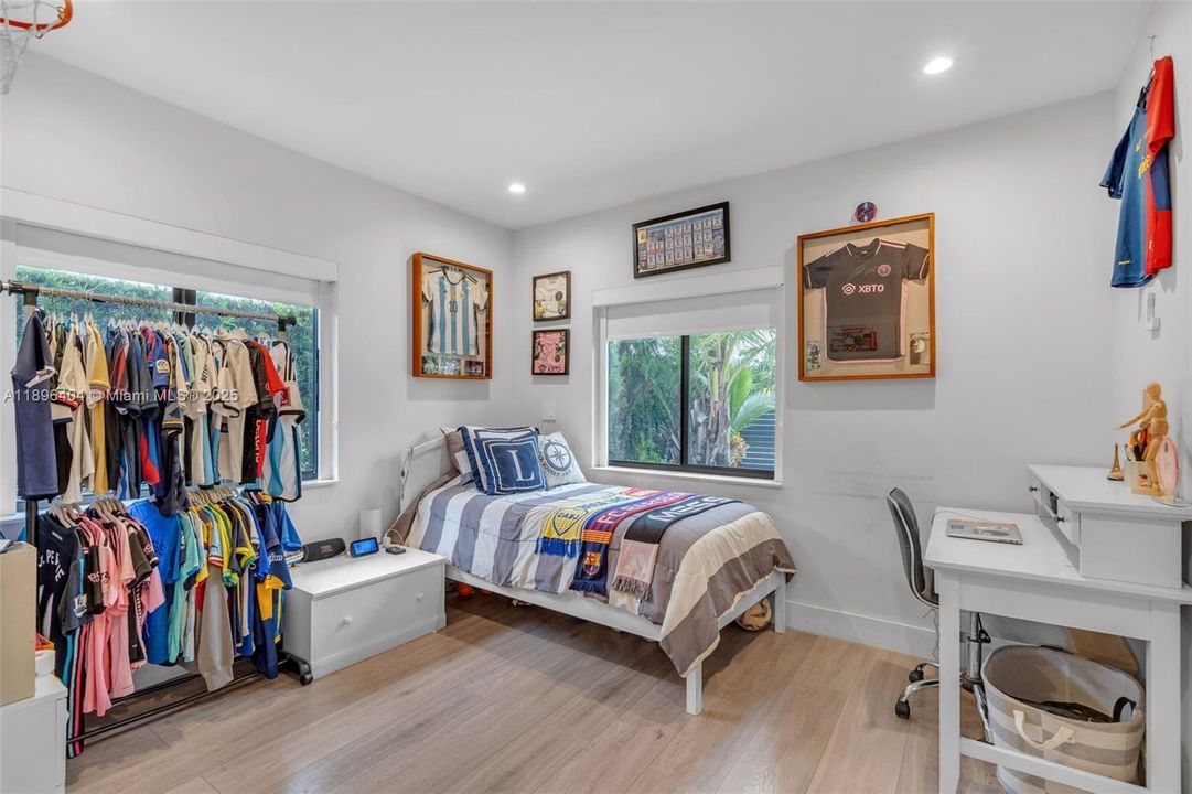 For Sale: $2,395,000 (4 beds, 3 baths, 1761 Square Feet)