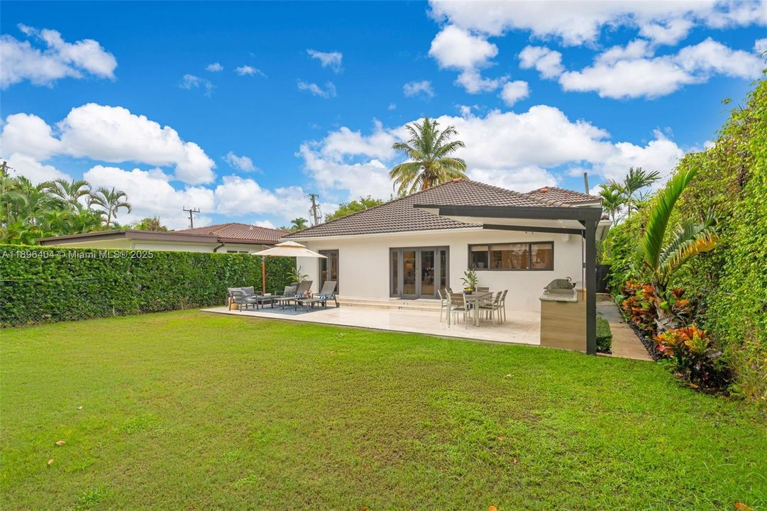 For Sale: $2,395,000 (4 beds, 3 baths, 1761 Square Feet)