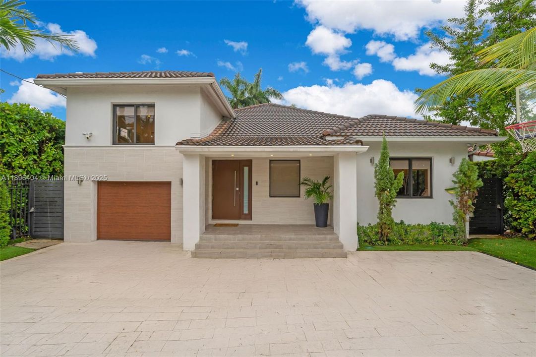 For Sale: $2,395,000 (4 beds, 3 baths, 1761 Square Feet)