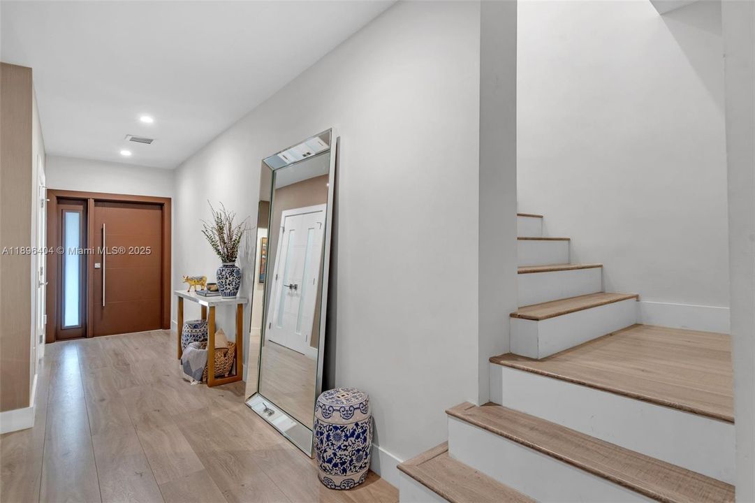 For Sale: $2,395,000 (4 beds, 3 baths, 1761 Square Feet)