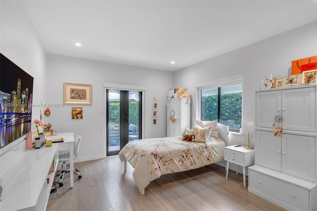 For Sale: $2,395,000 (4 beds, 3 baths, 1761 Square Feet)