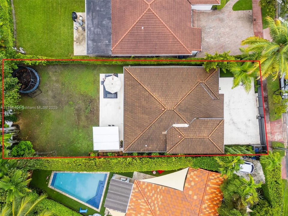 For Sale: $2,395,000 (4 beds, 3 baths, 1761 Square Feet)