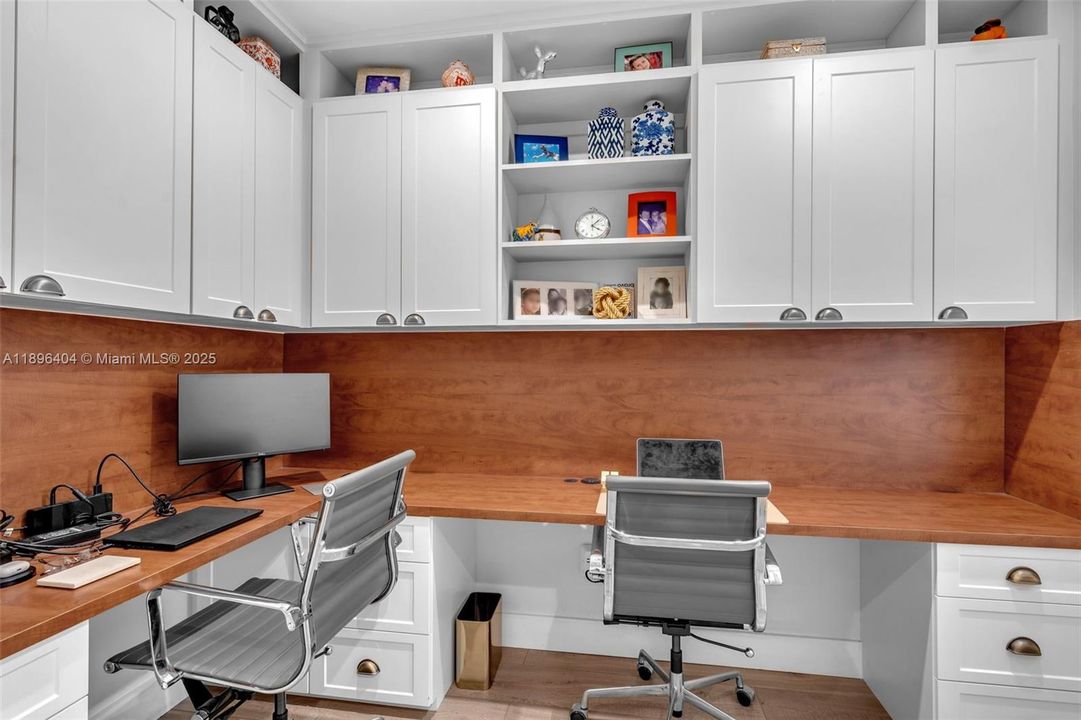 For Sale: $2,395,000 (4 beds, 3 baths, 1761 Square Feet)