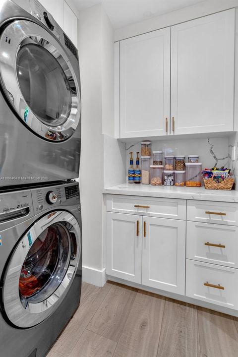 For Sale: $2,395,000 (4 beds, 3 baths, 1761 Square Feet)