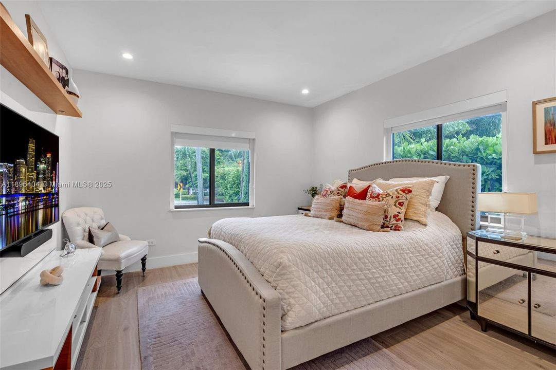 For Sale: $2,395,000 (4 beds, 3 baths, 1761 Square Feet)