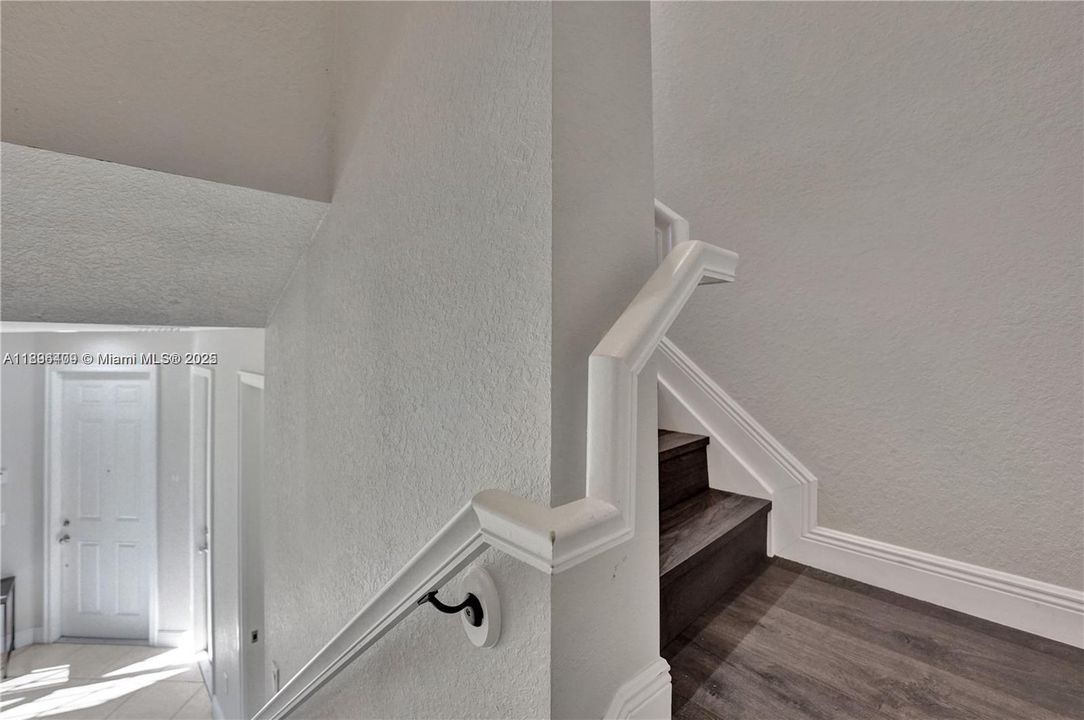 Recently Sold: $625,000 (4 beds, 2 baths, 1839 Square Feet)