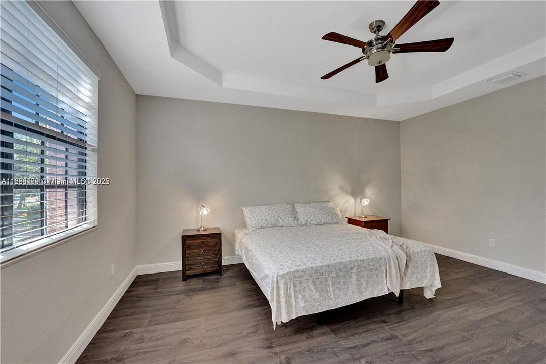 Recently Sold: $625,000 (4 beds, 2 baths, 1839 Square Feet)