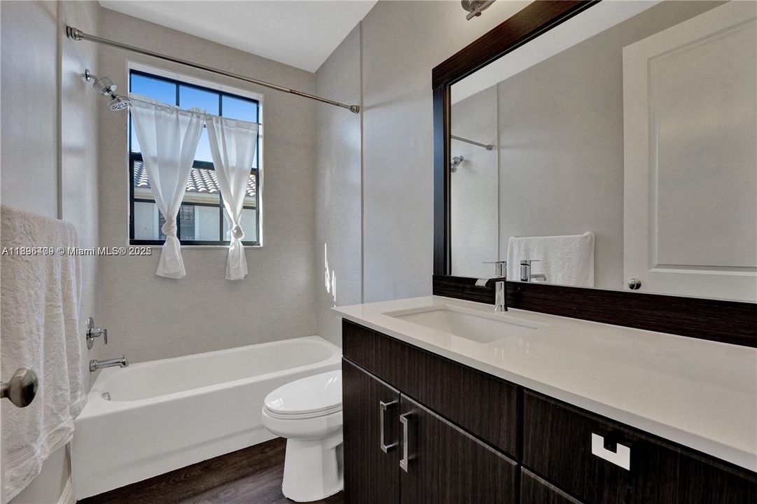 Recently Sold: $625,000 (4 beds, 2 baths, 1839 Square Feet)