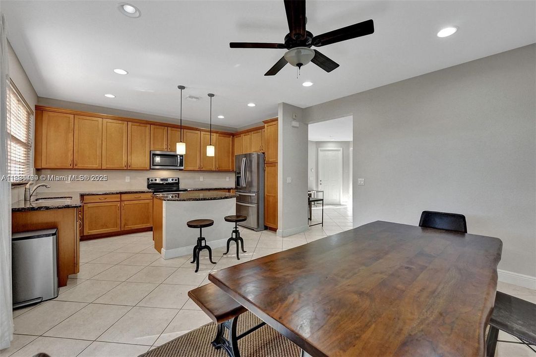 Recently Sold: $625,000 (4 beds, 2 baths, 1839 Square Feet)