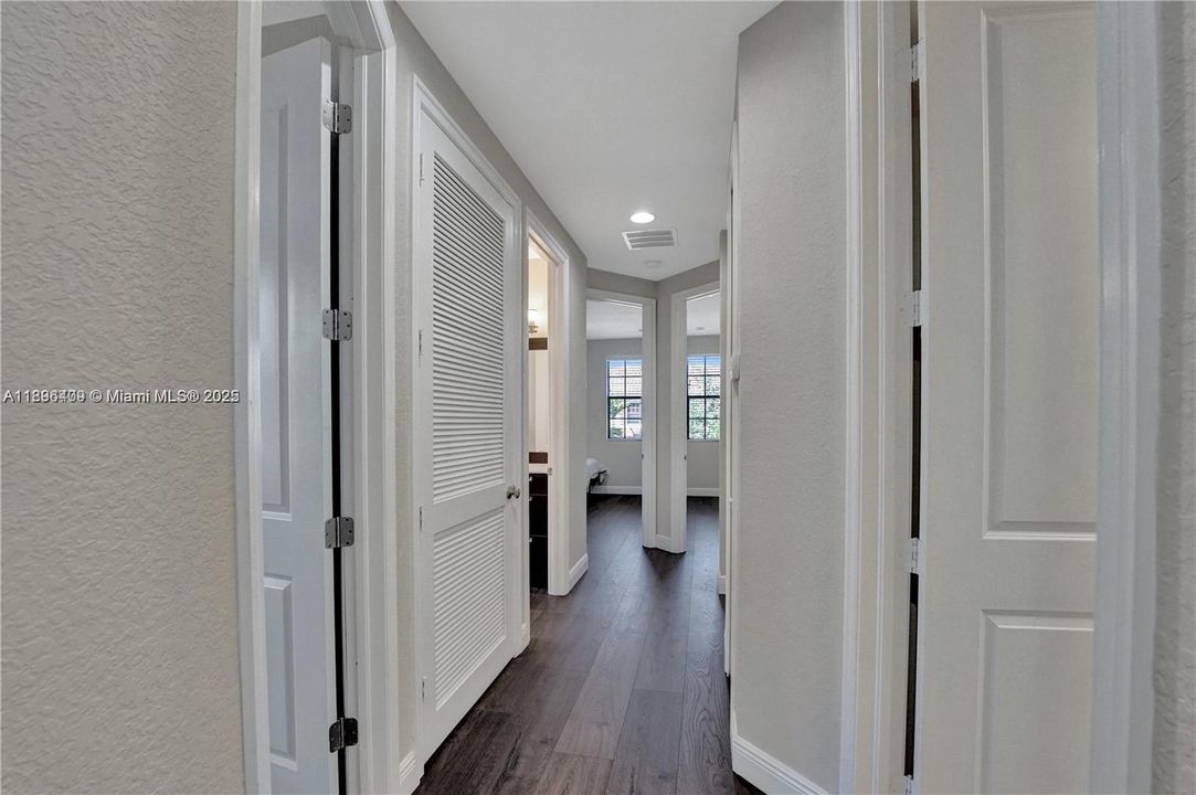 Recently Sold: $625,000 (4 beds, 2 baths, 1839 Square Feet)