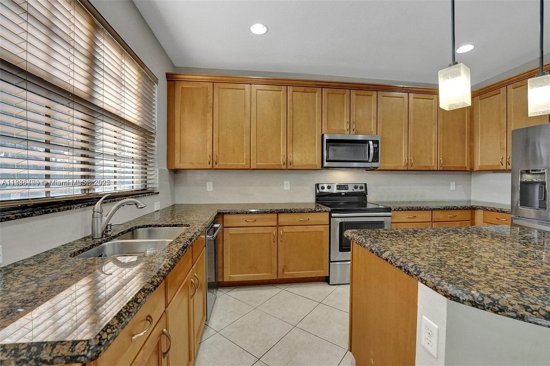 Recently Sold: $625,000 (4 beds, 2 baths, 1839 Square Feet)