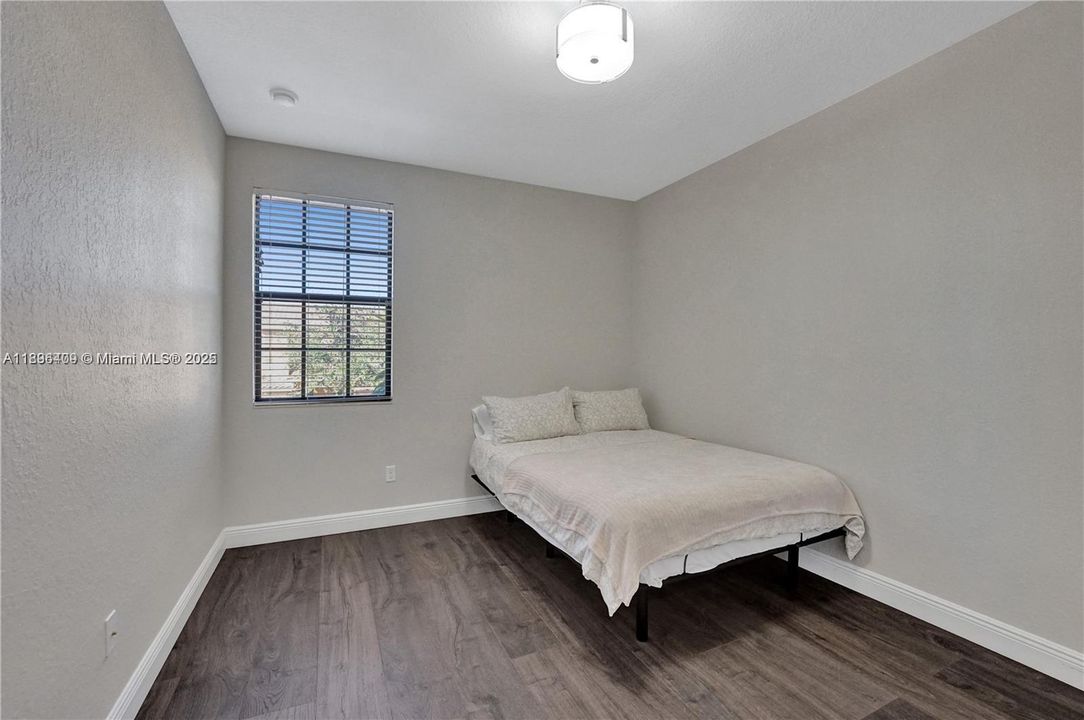 Recently Sold: $625,000 (4 beds, 2 baths, 1839 Square Feet)