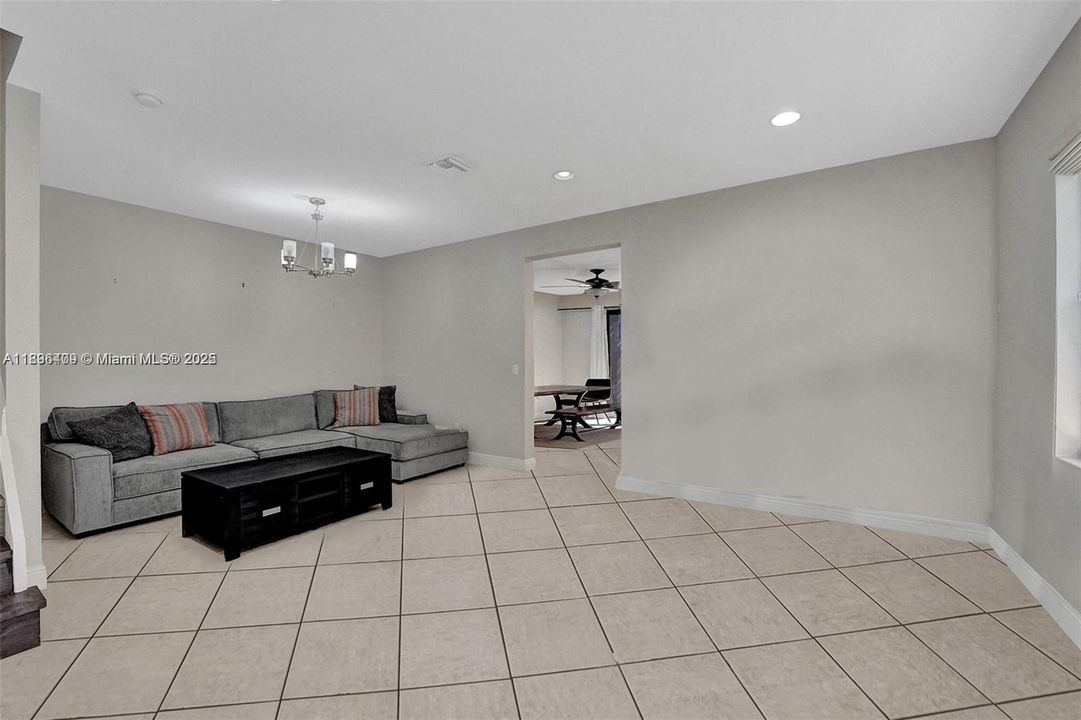 Recently Sold: $625,000 (4 beds, 2 baths, 1839 Square Feet)