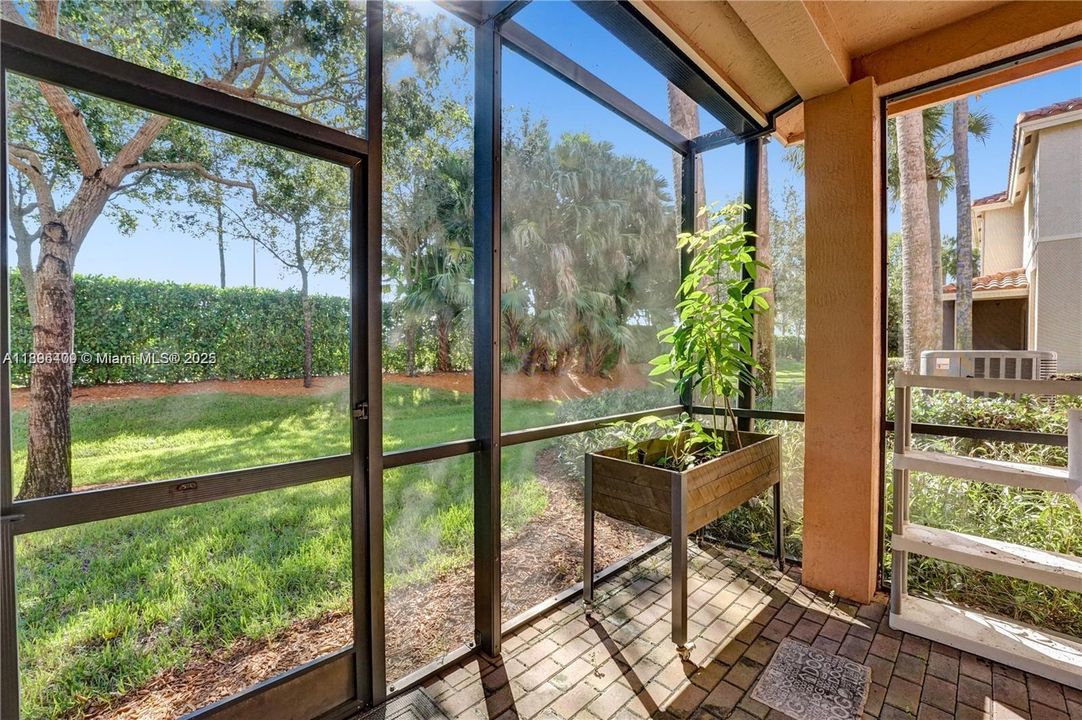 Recently Sold: $625,000 (4 beds, 2 baths, 1839 Square Feet)